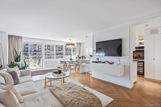 1805 215th Street 8M, Bayside, NY 11360