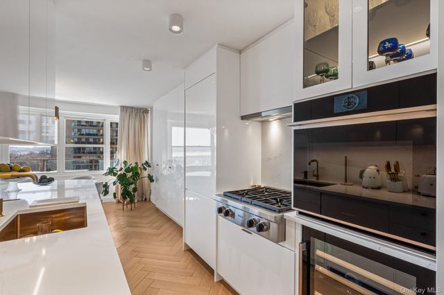 1805 215th Street 8M, Bayside, NY 11360