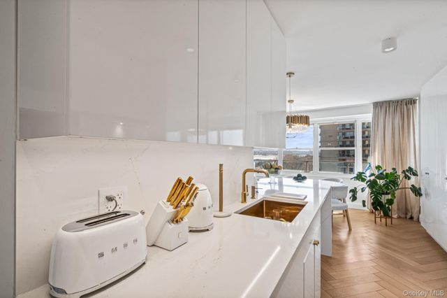 1805 215th Street 8M, Bayside, NY 11360