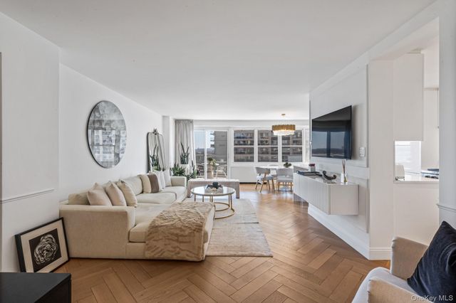 1805 215th Street 8M, Bayside, NY 11360