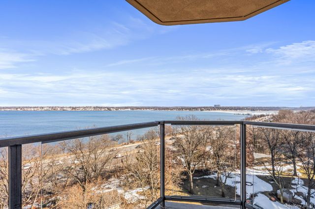 1805 215th Street 8M, Bayside, NY 11360