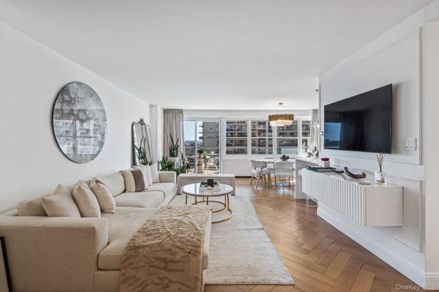 1805 215th Street 8M, Bayside, NY 11360