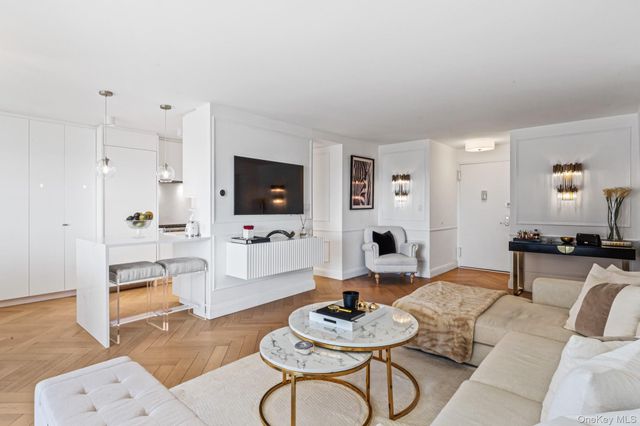 1805 215th Street 8M, Bayside, NY 11360