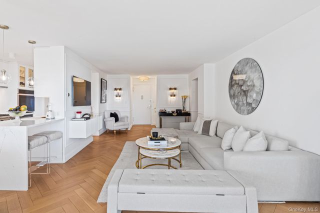 1805 215th Street 8M, Bayside, NY 11360