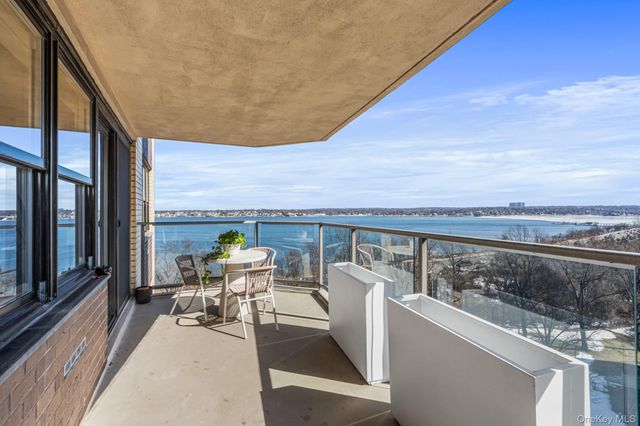 1805 215th Street 8M, Bayside, NY 11360