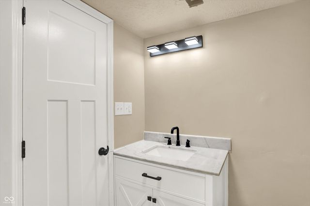 1079 S Crawford Street, Martinsville, IN 46151