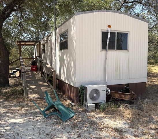 278 County Road 6767, Natalia, TX 78059