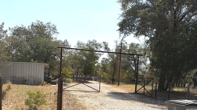 278 County Road 6767, Natalia, TX 78059