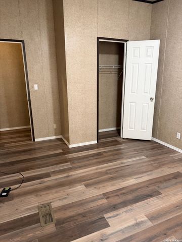 278 County Road 6767, Natalia, TX 78059