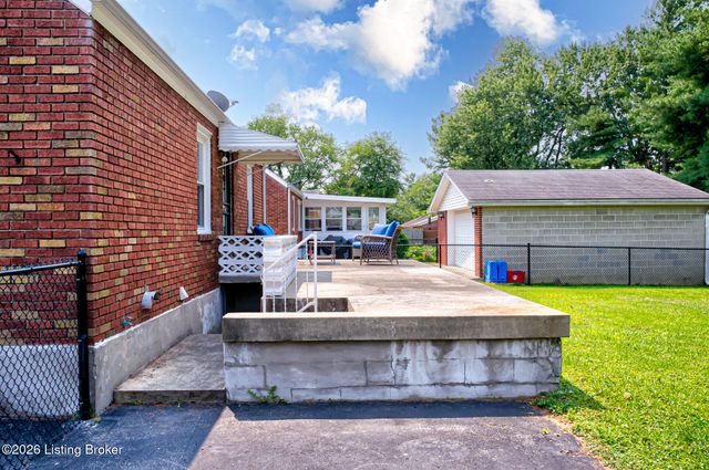 3008 Louisa Ave, Louisville, KY 40217