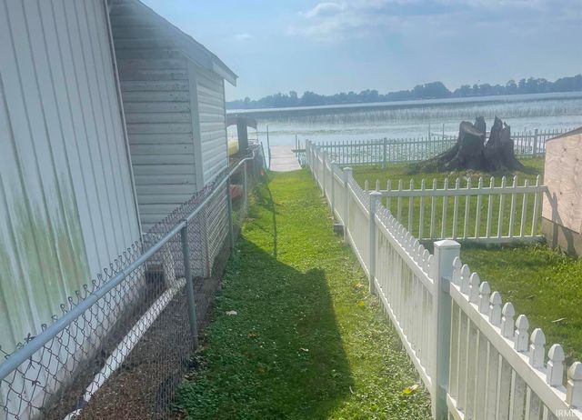 1074 Chapman Lake Drive, Warsaw, IN 46582