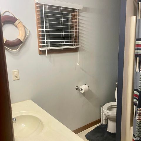 1074 Chapman Lake Drive, Warsaw, IN 46582