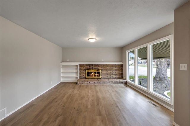 1305 S Bowdish Rd, Spokane Valley, WA 99212