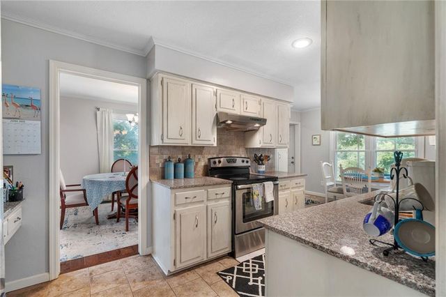 10450 College Avenue, Kansas City, MO 64137