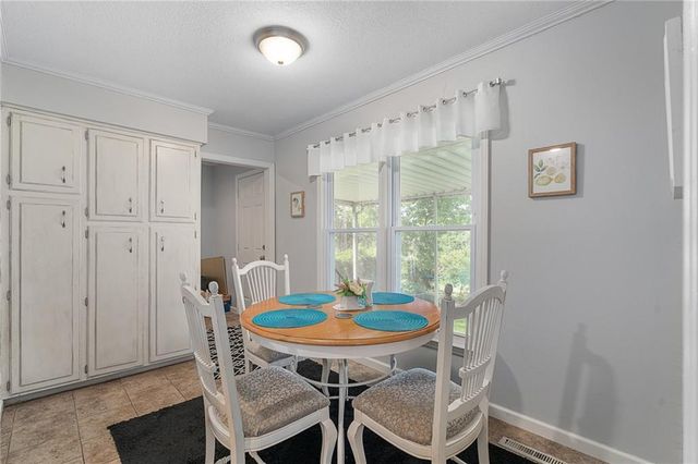 10450 College Avenue, Kansas City, MO 64137