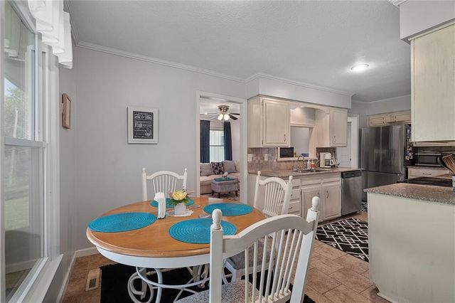 10450 College Avenue, Kansas City, MO 64137