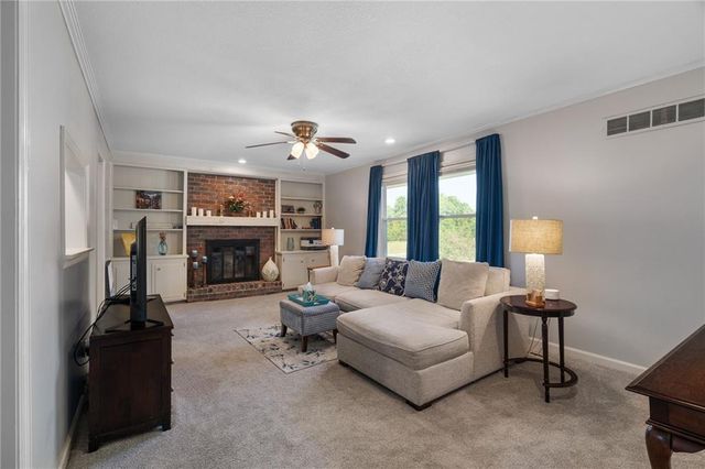 10450 College Avenue, Kansas City, MO 64137