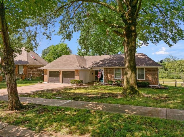 10450 College Avenue, Kansas City, MO 64137