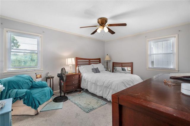 10450 College Avenue, Kansas City, MO 64137