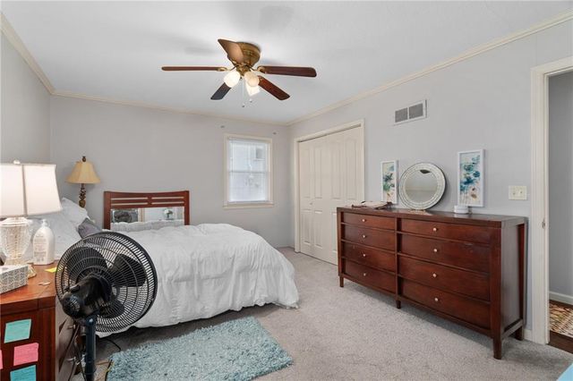 10450 College Avenue, Kansas City, MO 64137