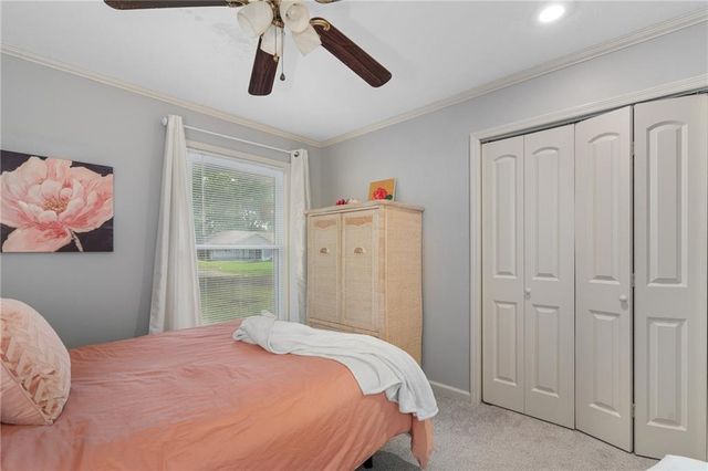 10450 College Avenue, Kansas City, MO 64137