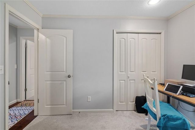 10450 College Avenue, Kansas City, MO 64137