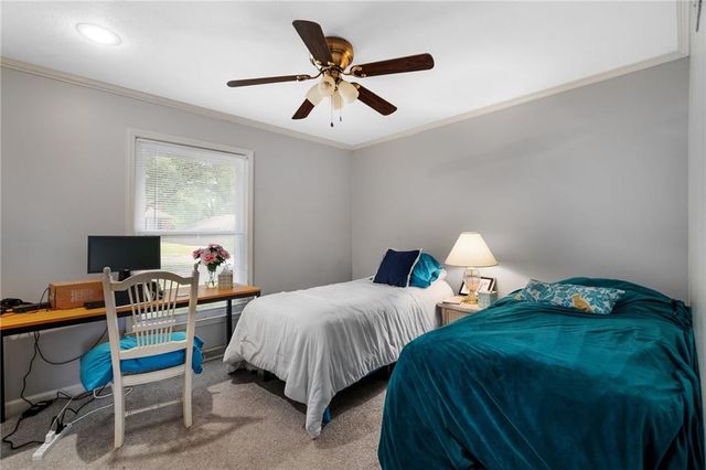 10450 College Avenue, Kansas City, MO 64137