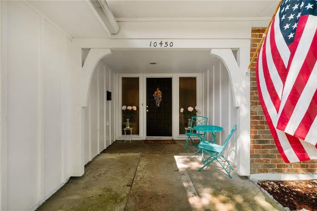 10450 College Avenue, Kansas City, MO 64137