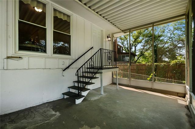 10450 College Avenue, Kansas City, MO 64137