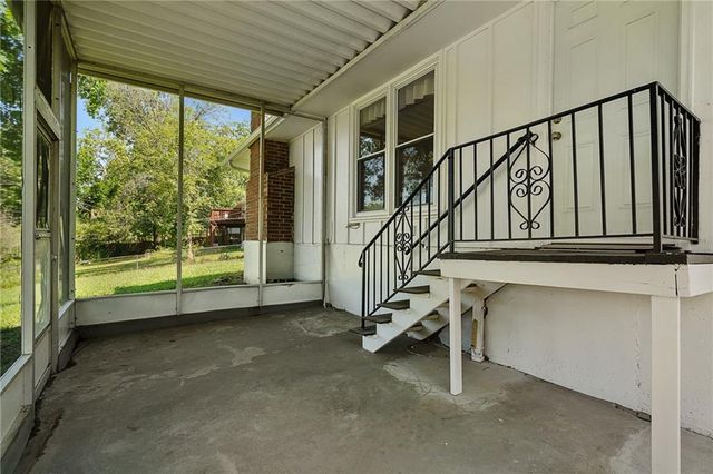 10450 College Avenue, Kansas City, MO 64137