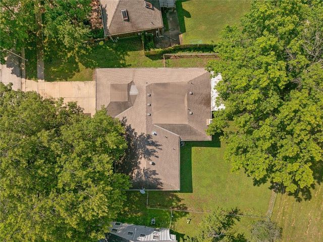 10450 College Avenue, Kansas City, MO 64137