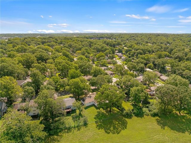 10450 College Avenue, Kansas City, MO 64137