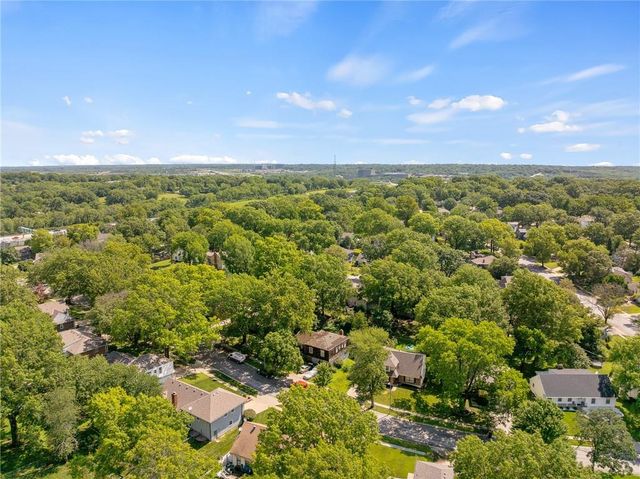 10450 College Avenue, Kansas City, MO 64137