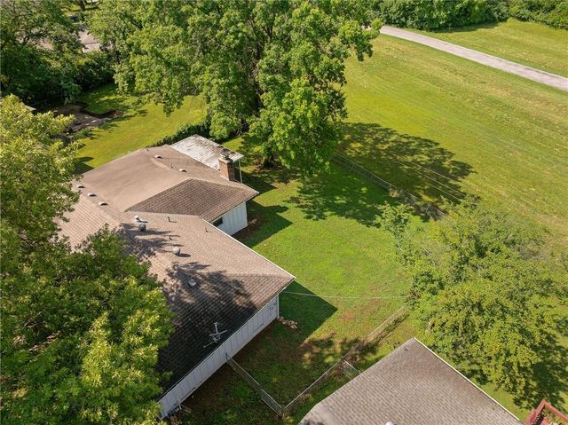 10450 College Avenue, Kansas City, MO 64137