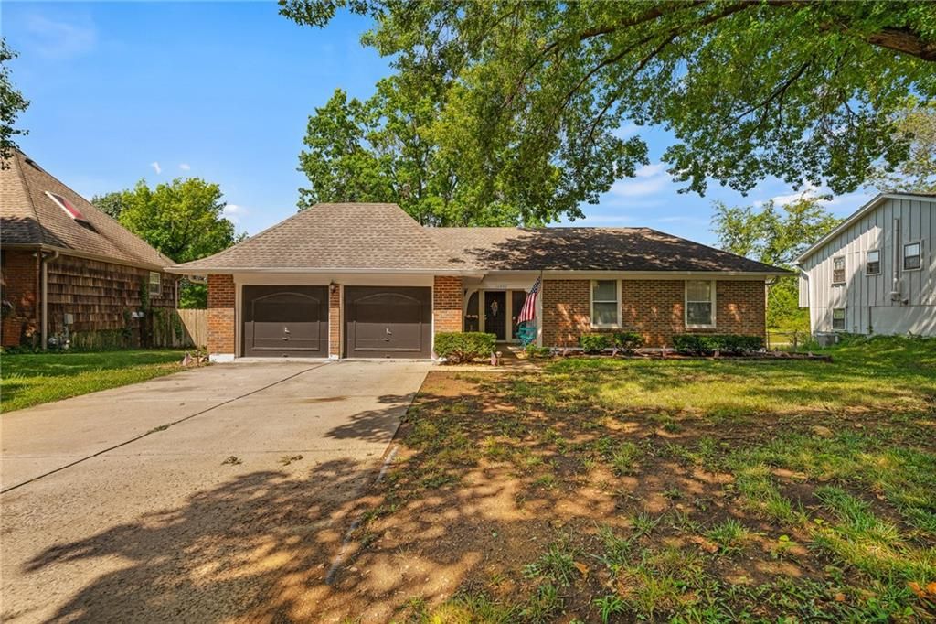 10450 College Avenue, Kansas City, MO 64137