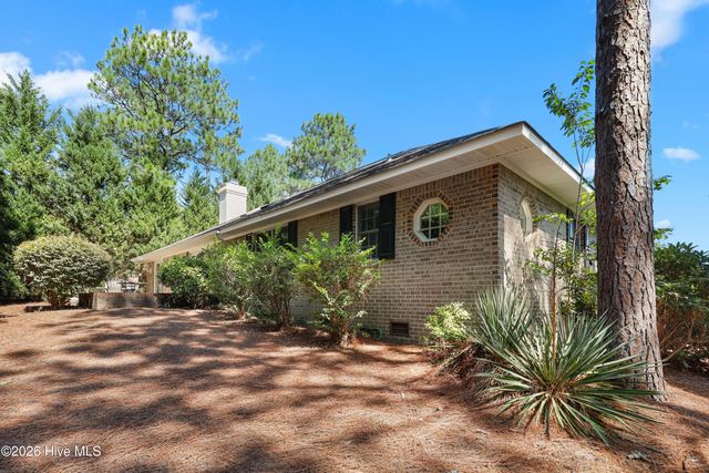 103 Steeplechase Way, Southern Pines, NC 28387