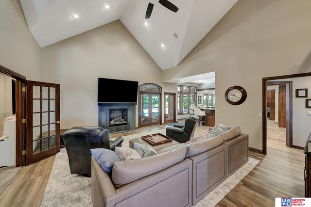 5501 Aaron Circle, Lincoln, NE 68516