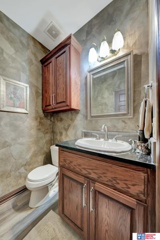 5501 Aaron Circle, Lincoln, NE 68516