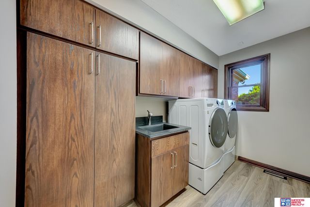 5501 Aaron Circle, Lincoln, NE 68516