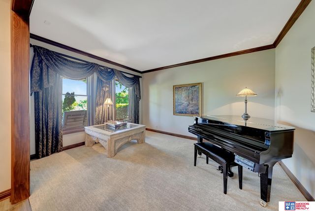 5501 Aaron Circle, Lincoln, NE 68516