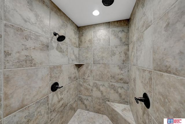 5501 Aaron Circle, Lincoln, NE 68516