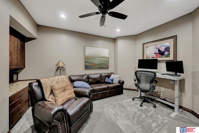 5501 Aaron Circle, Lincoln, NE 68516