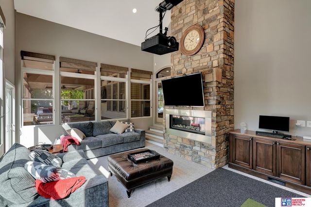 5501 Aaron Circle, Lincoln, NE 68516