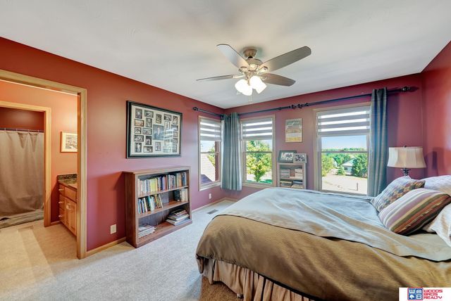 5501 Aaron Circle, Lincoln, NE 68516