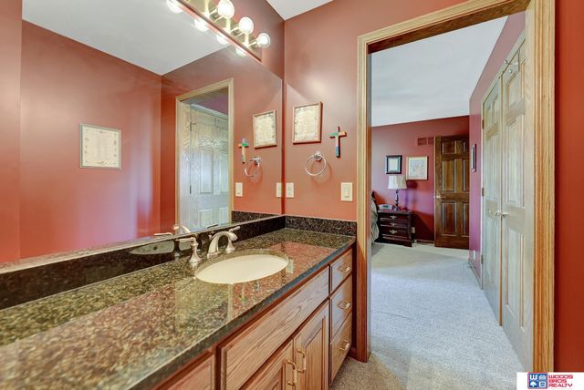 5501 Aaron Circle, Lincoln, NE 68516