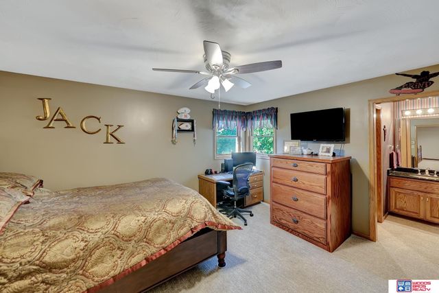 5501 Aaron Circle, Lincoln, NE 68516