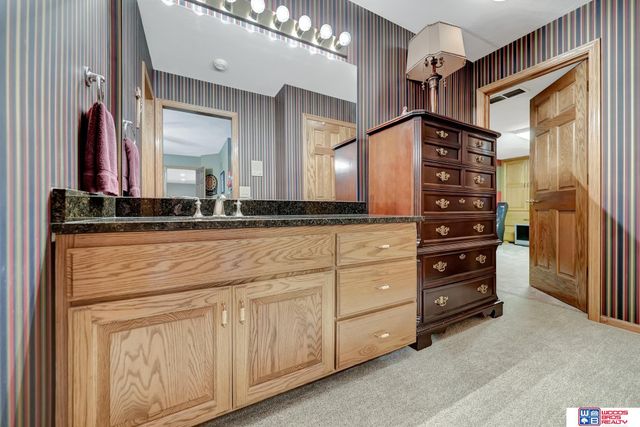 5501 Aaron Circle, Lincoln, NE 68516