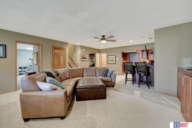 5501 Aaron Circle, Lincoln, NE 68516