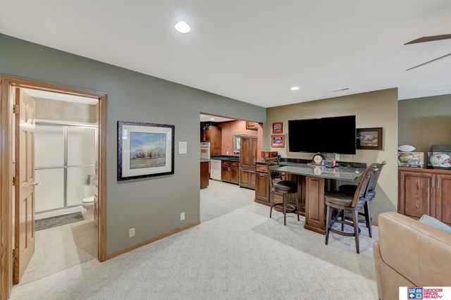 5501 Aaron Circle, Lincoln, NE 68516