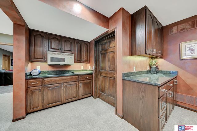 5501 Aaron Circle, Lincoln, NE 68516